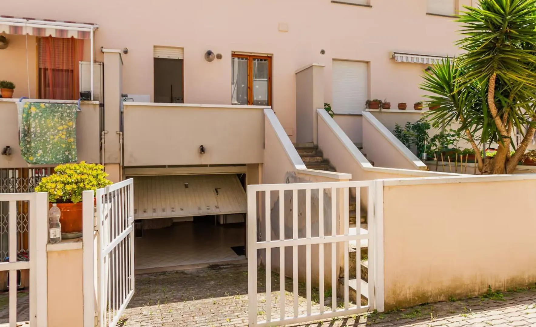 On The Notes Of The Sea Villa Follonica